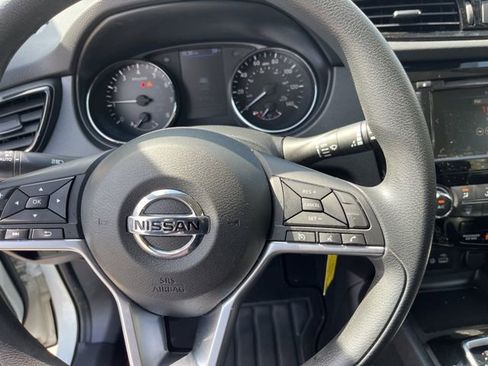 Used 2022 Nissan Rogue Sport S image 17