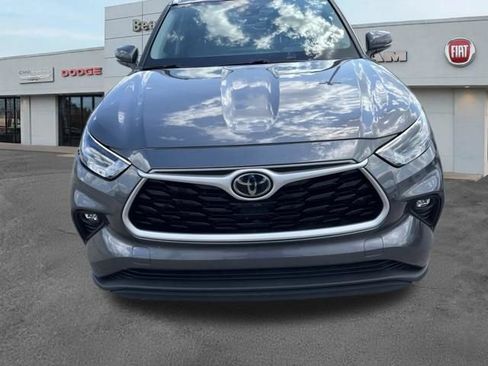 Used 2021 Toyota Highlander XLE AWD/4WD image 7
