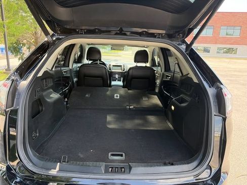 Used 2018 Ford Edge Titanium w/ Equipment Group 301A AWD/4WD image 29