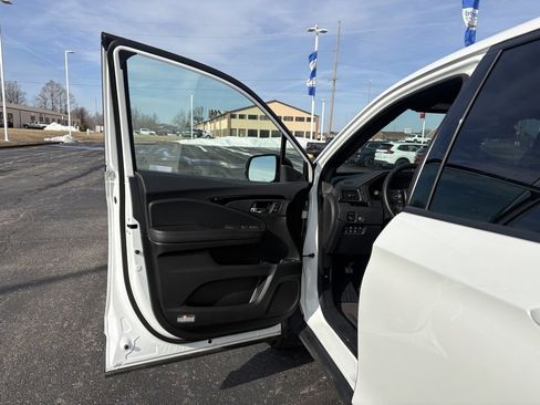 Certified 2021 Honda Ridgeline Black Edition image 26