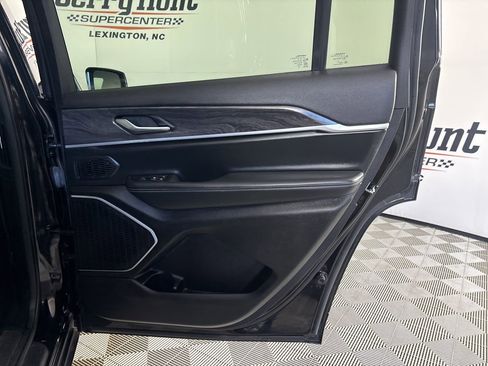 Used 2022 Jeep Grand Cherokee L Limited image 27