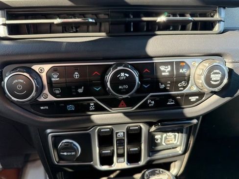 Used 2025 Jeep Wrangler Unlimited Sahara w/ Safety Group image 14