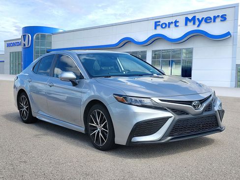 Used 2024 Toyota Camry SE w/ Convenience Package FWD image 1