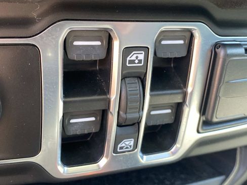 Used 2025 Jeep Gladiator Sport AWD/4WD image 31