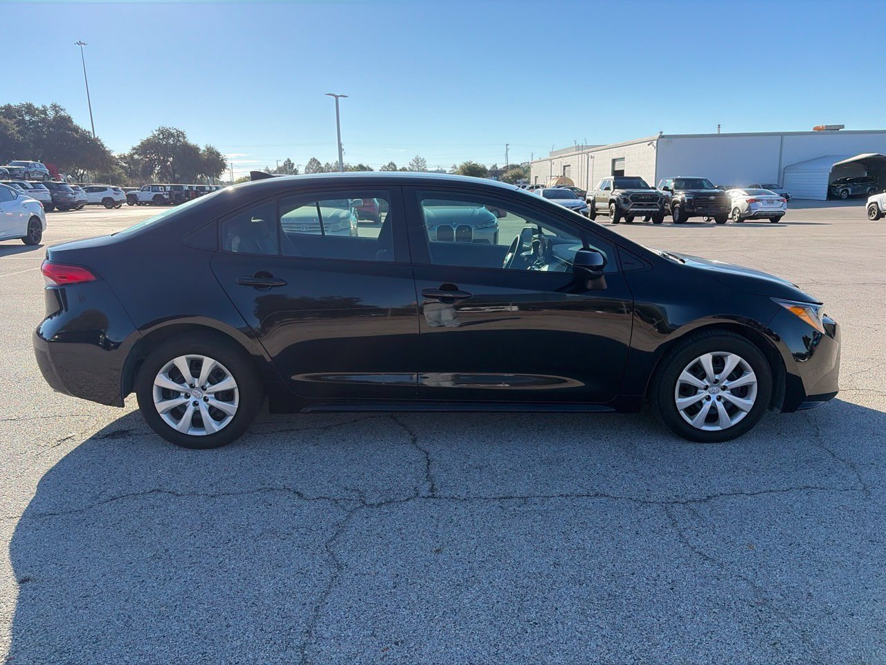 Used 2025 Toyota Corolla LE FWD image 4