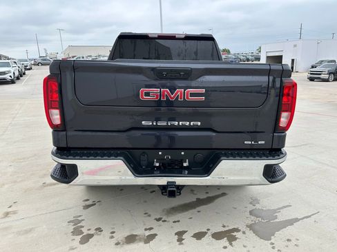 Used 2022 GMC Sierra 1500 SLE image 4