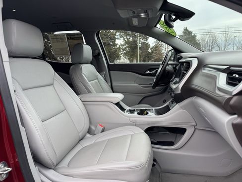 Used 2023 GMC Acadia SLT image 16