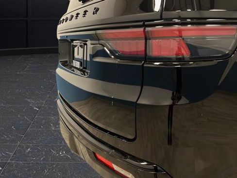 Used 2024 Jeep Wagoneer L Series II w/ Convenience Group I image 39