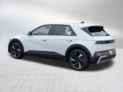 New 2026 Hyundai Ioniq 5 SE image 3