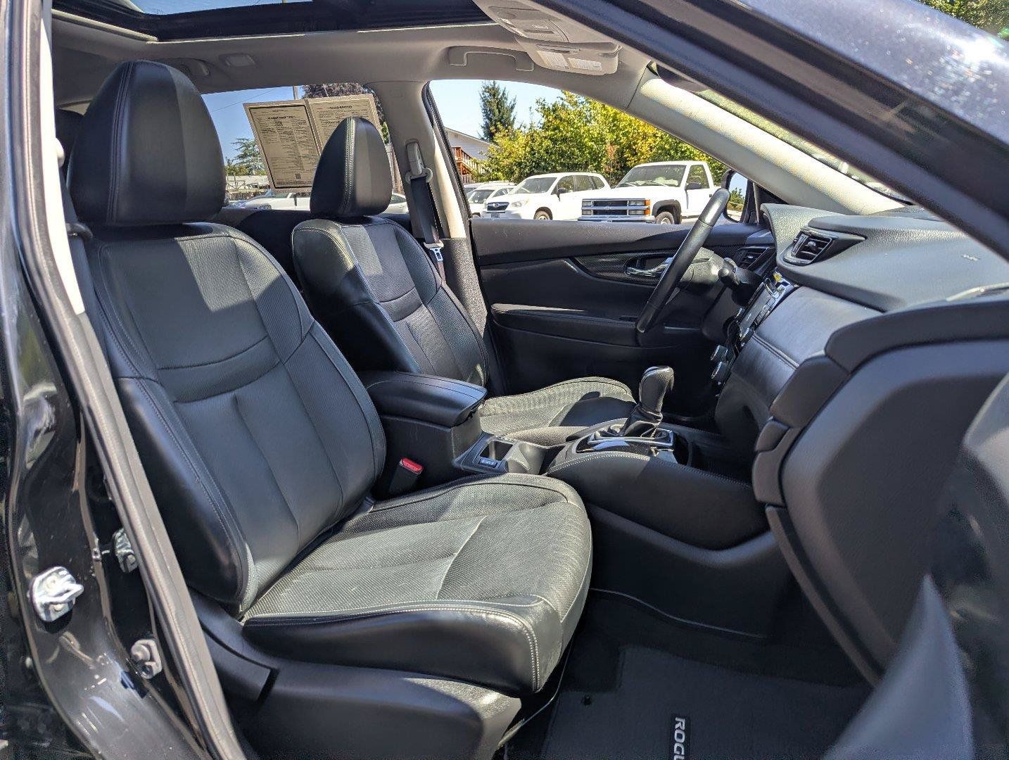 Used 2017 Nissan Rogue SL w/ SL Premium Package AWD/4WD image 38