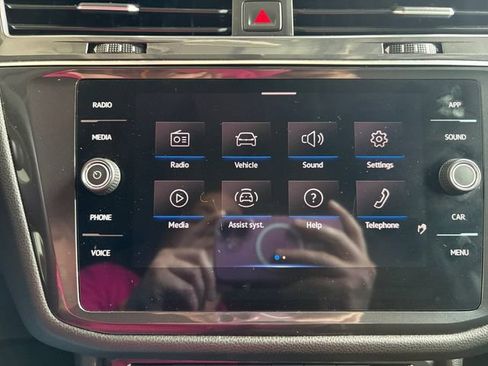 Used 2021 Volkswagen Tiguan SE FWD image 24