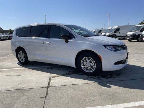 New 2026 Chrysler Voyager LX image 8