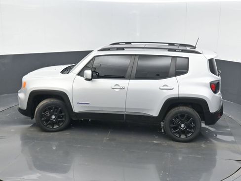 Used 2020 Jeep Renegade Latitude w/ Cold Weather Group image 41