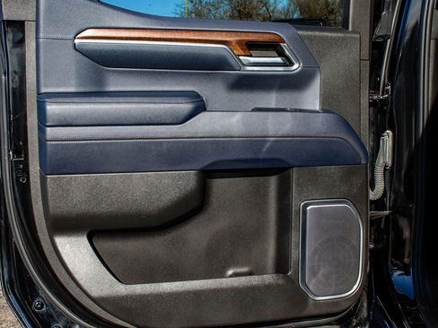 Used 2023 Chevrolet Silverado 1500 High Country image 11