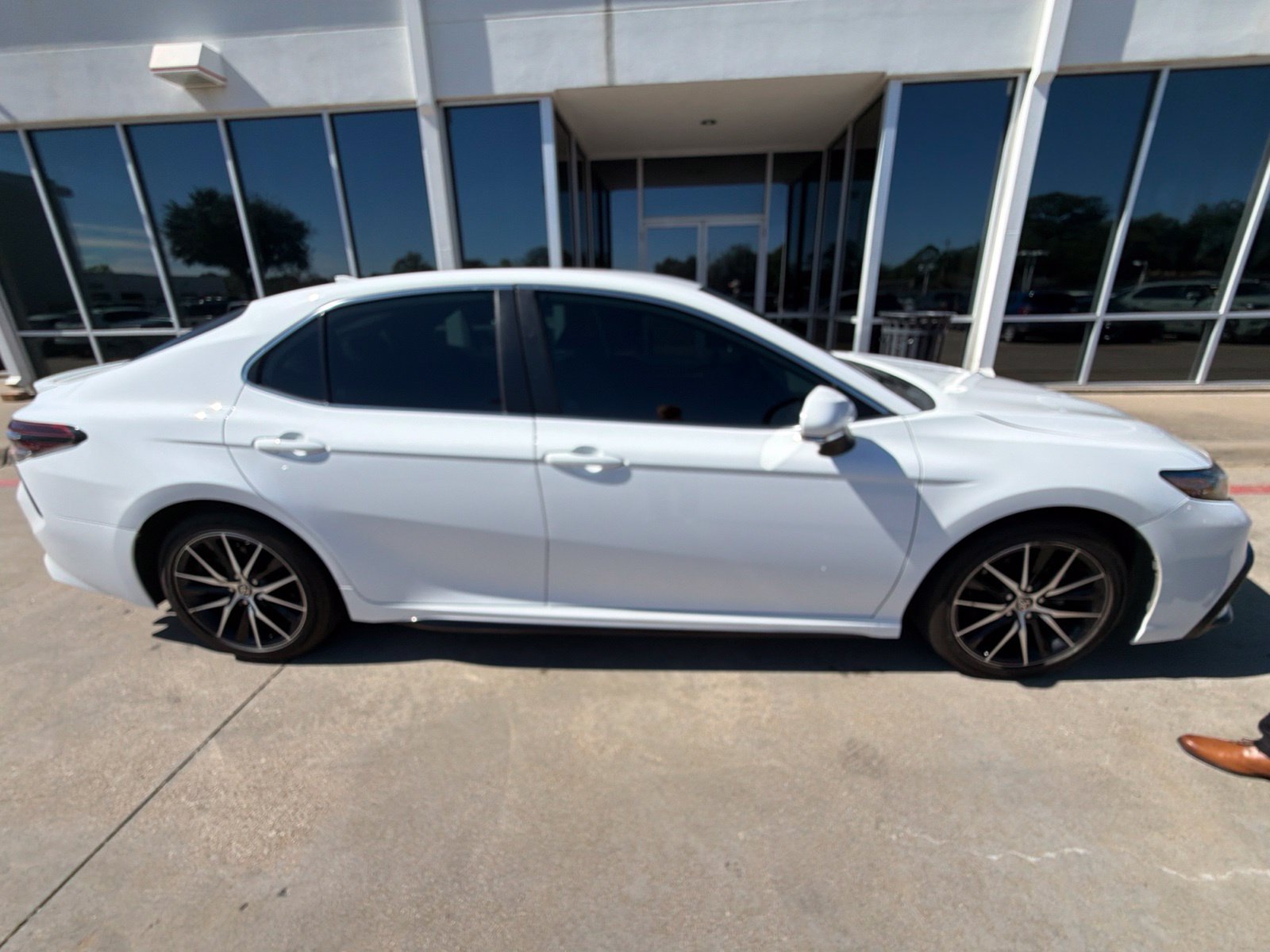 Used 2024 Toyota Camry SE FWD image 5