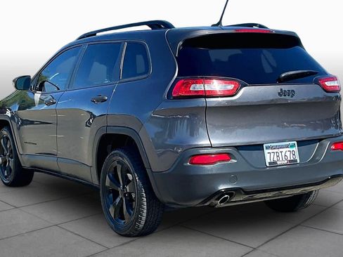 Used 2017 Jeep Cherokee Sport FWD image 11