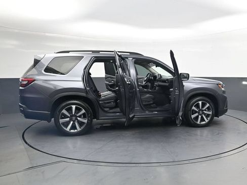 Used 2025 Honda Pilot Touring image 39