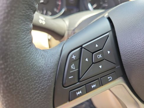 Used 2019 Nissan Rogue SV w/ Premium Package FWD image 24