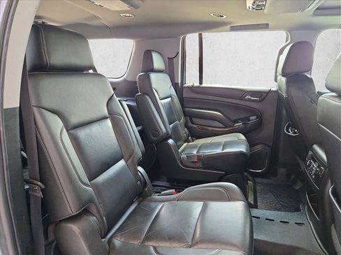 Used 2020 Chevrolet Suburban LT RWD image 22