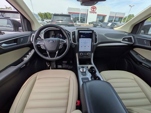 Used 2024 Ford Edge SEL w/ Convenience Package AWD/4WD image 12