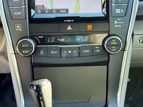 Used 2017 Toyota Camry XLE w/ Moonroof Package image 31