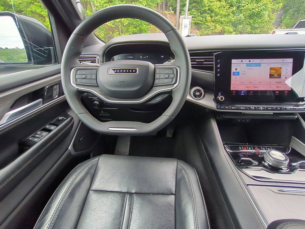 Used 2024 Jeep Wagoneer Series III AWD/4WD image 19