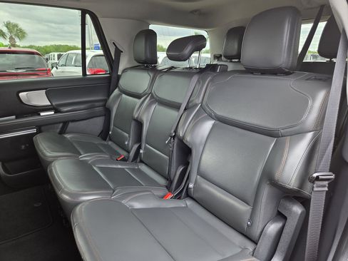 Used 2025 Ford Expedition Active AWD/4WD image 25