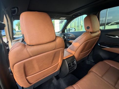 Used 2022 Cadillac XT4 Premium Luxury w/ Enhanced Visibility Package FWD image 21