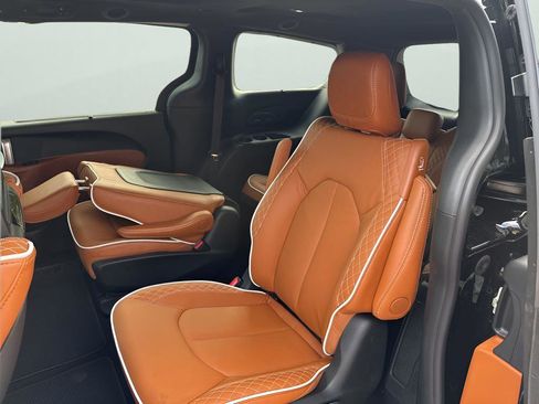 New 2026 Chrysler Pacifica Pinnacle image 19