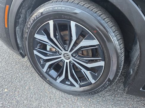 Used 2023 Toyota Crown XLE image 29