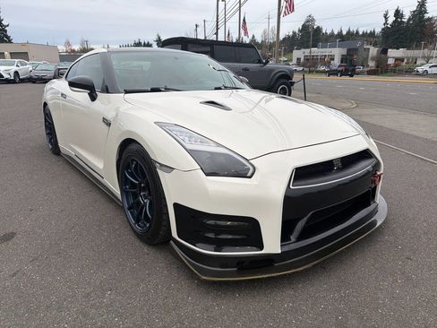 Used 2013 Nissan GT-R Premium image 15