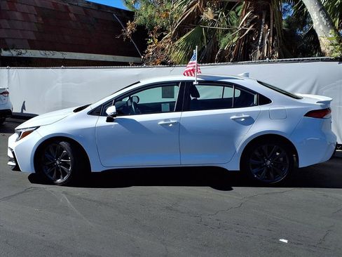 Certified 2025 Toyota Corolla SE image 3