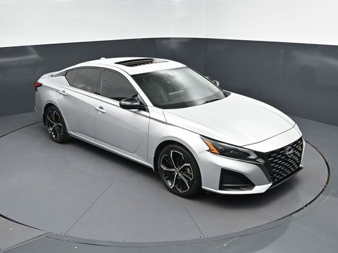 Used 2024 Nissan Altima 2.5 SR w/ SR Premium Package image 36