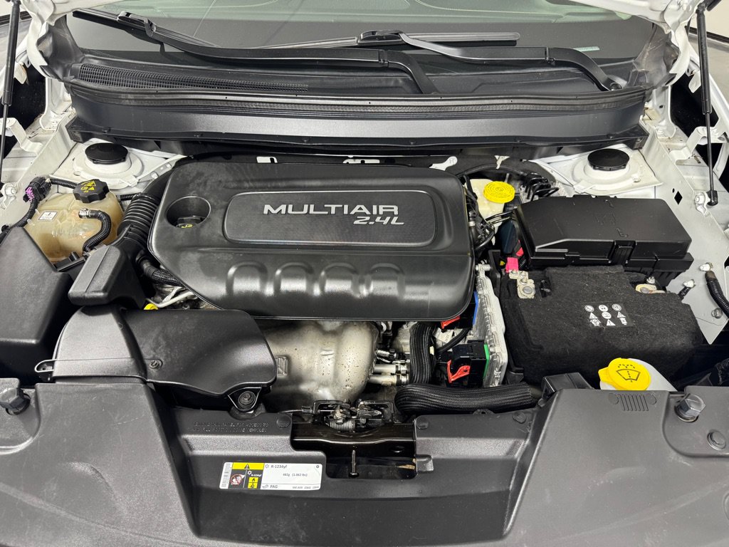 Used 2016 Jeep Cherokee Sport FWD image 28