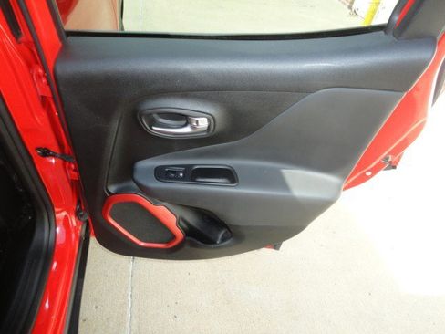 Used 2018 Jeep Renegade Trailhawk w/ Cold Weather Group II image 16