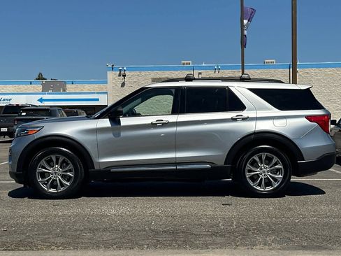 Certified 2022 Ford Explorer XLT w/ Equipment Group 202A RWD image 6