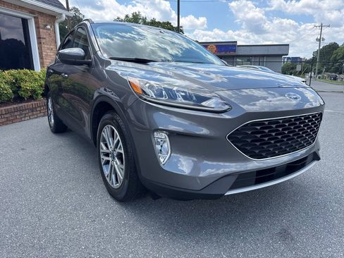 Used 2022 Ford Escape SEL w/ Technology Package FWD image 7