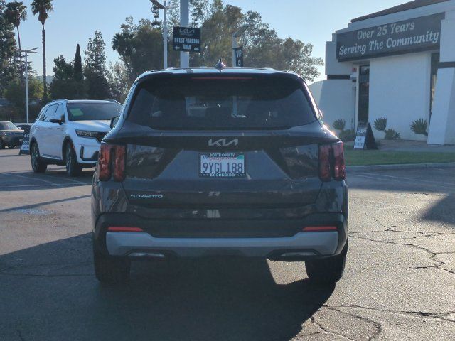Used 2026 Kia Sorento LX FWD image 4