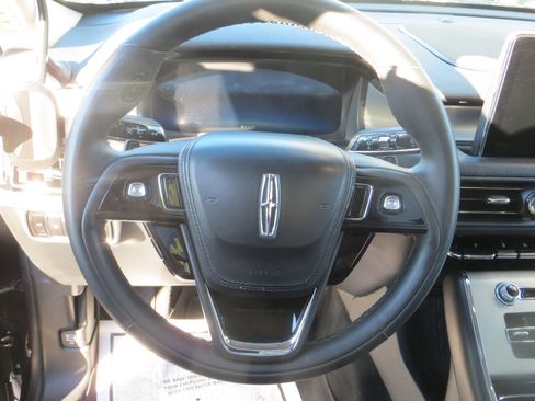 Used 2023 Lincoln Aviator AWD w/ Premium Package image 18