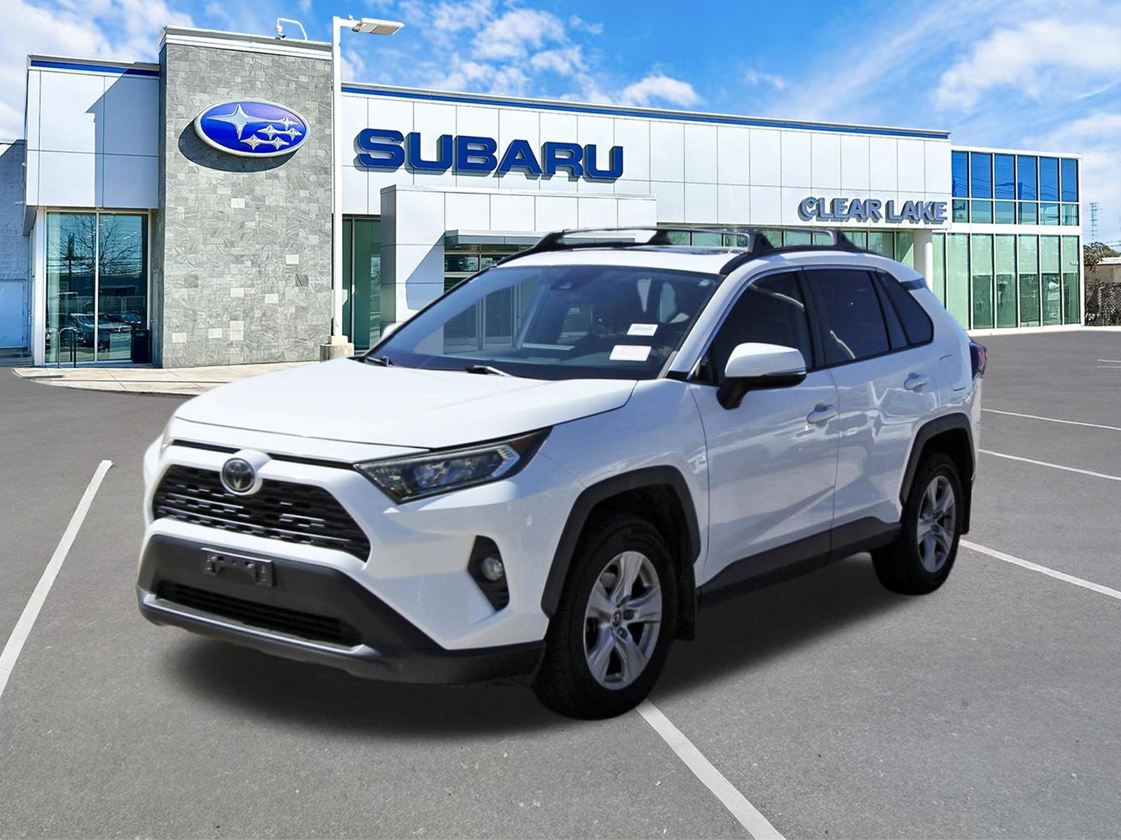 Used 2019 Toyota RAV4 XLE w/ Convenience Package FWD image 3