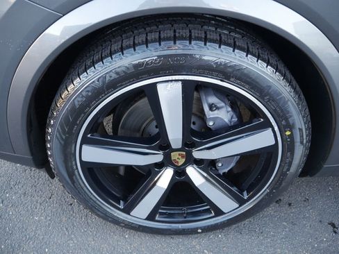 Used 2024 Porsche Cayenne image 12