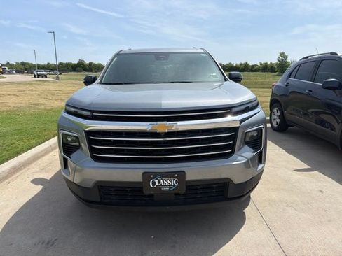 Used 2026 Chevrolet Traverse LT w/ Driver Confidence Package AWD/4WD image 2
