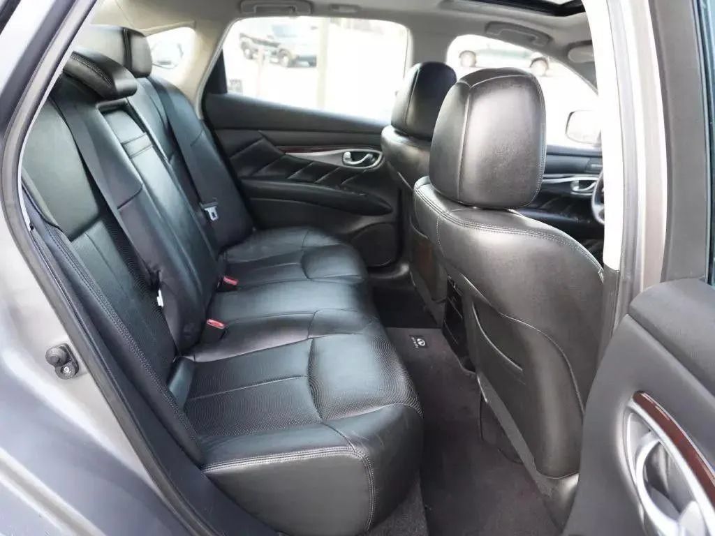 Used 2011 INFINITI M37 w/ Premium Pkg RWD image 34