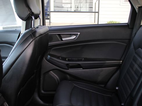 Used 2017 Ford Edge SEL w/ Equipment Group 201A image 40