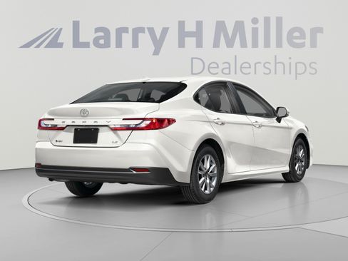 Used 2025 Toyota Camry LE FWD image 2