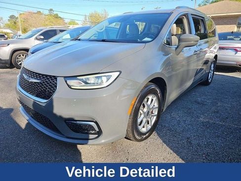 Used 2021 Chrysler Pacifica Touring-L image 18