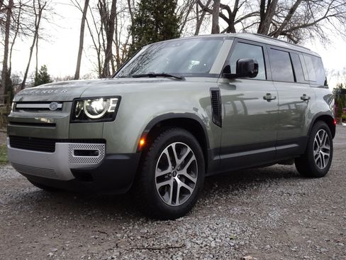 New 2025 Land Rover Defender 110 S image 8