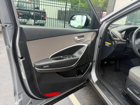 Used 2018 Hyundai Santa Fe SE FWD image 16