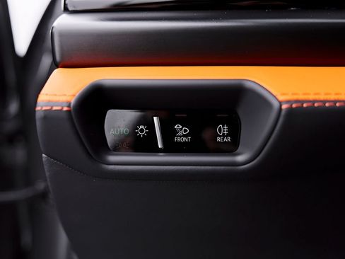 Used 2025 Lamborghini Urus Performante AWD/4WD image 70