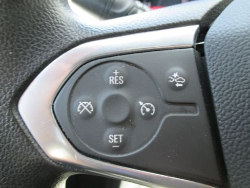Used 2023 Chevrolet Traverse LS FWD image 19